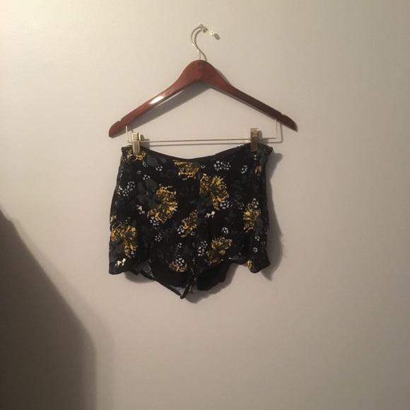 Free People Shorts - Picture 1 of 5